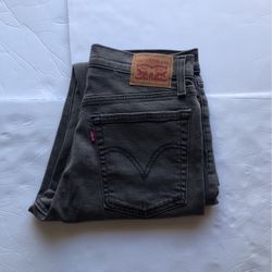 New Levi’s Women Jeans Size 8 Short 
