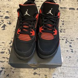 Jordan 4 Red Thunder ( Size 3y)