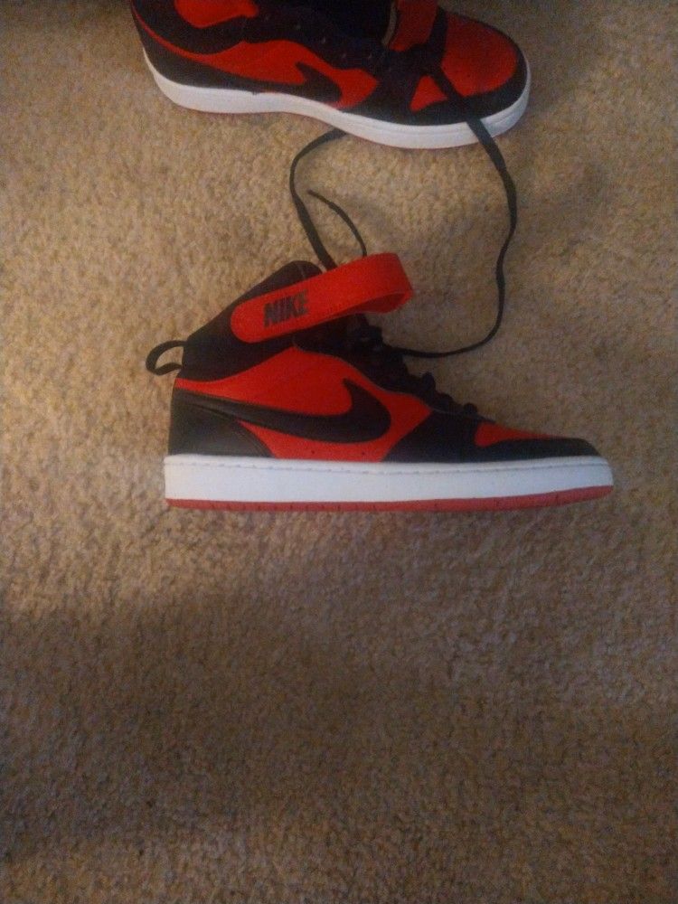 Red N Black Nike Size 7.Y