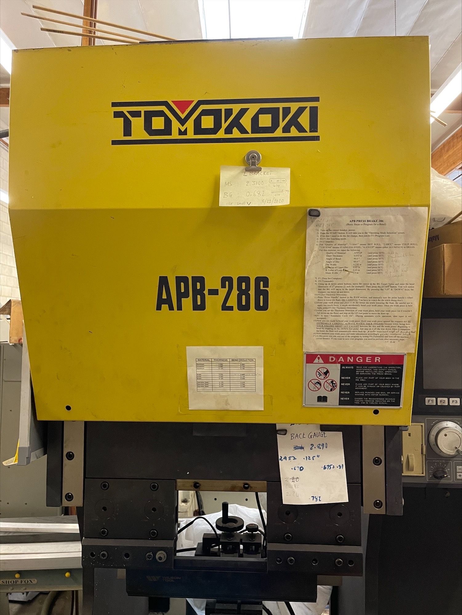 Need Gone CNC MACHINE PRESS BRAKE - Toyokoki APB - 286