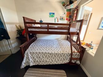 Queen and Twin bunk bed