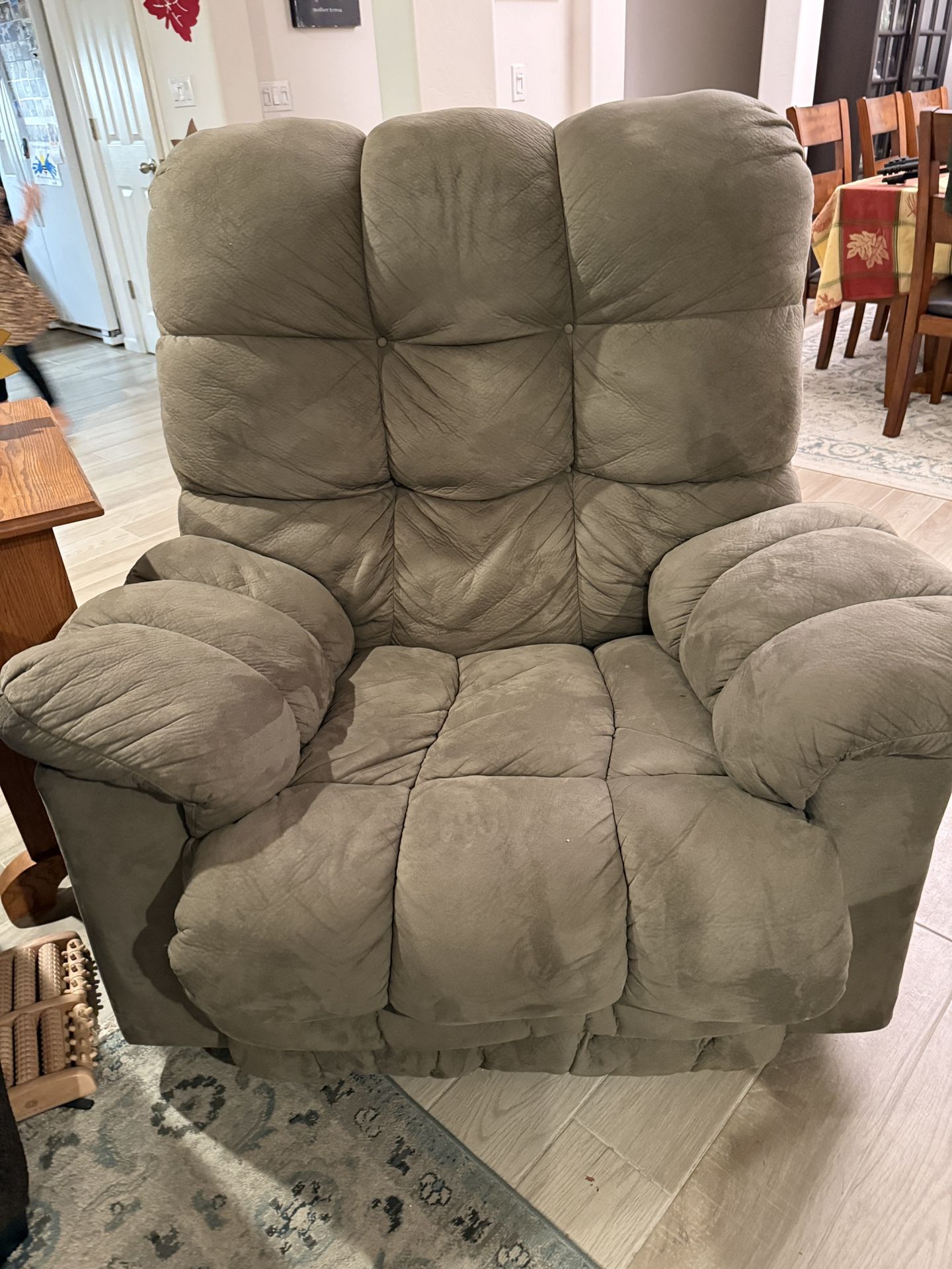 Recliner Chair For Sale (heats + vibrates)