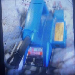 Makita  Planer Model 1900b