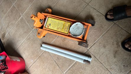2 1/4 Ton Floor Jack With Handle