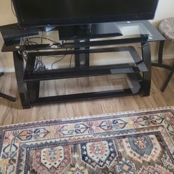 Tv Stand With TV Mountains 