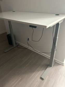 Electric standing Desk