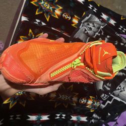 Jordans, Basketball Shoes, Orange, Size 9