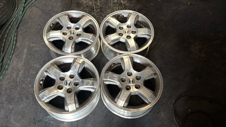Honda pilot 16 Inch stock Aluminum wheels 5x114.3mm One is bent $60 Each