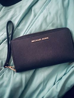 Michael Kors Wristlet 