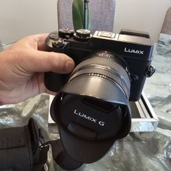 Panasonic Lumix Dmc Gx8 INCLUDING 12 - 35 LENS. BARELY USED!