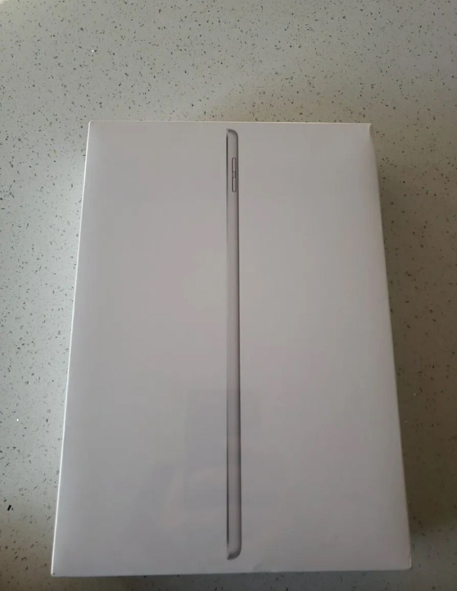 Brand New Apple iPad 9th generation 10.2 in screen Silver WiFi for Sale