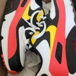 NIKE AIR MAX WEMEN 7.5