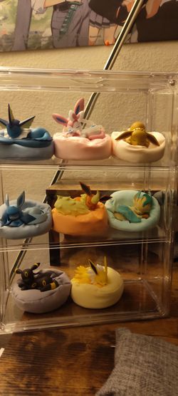 Pokemon Eevee Evolutions Sleeping figures