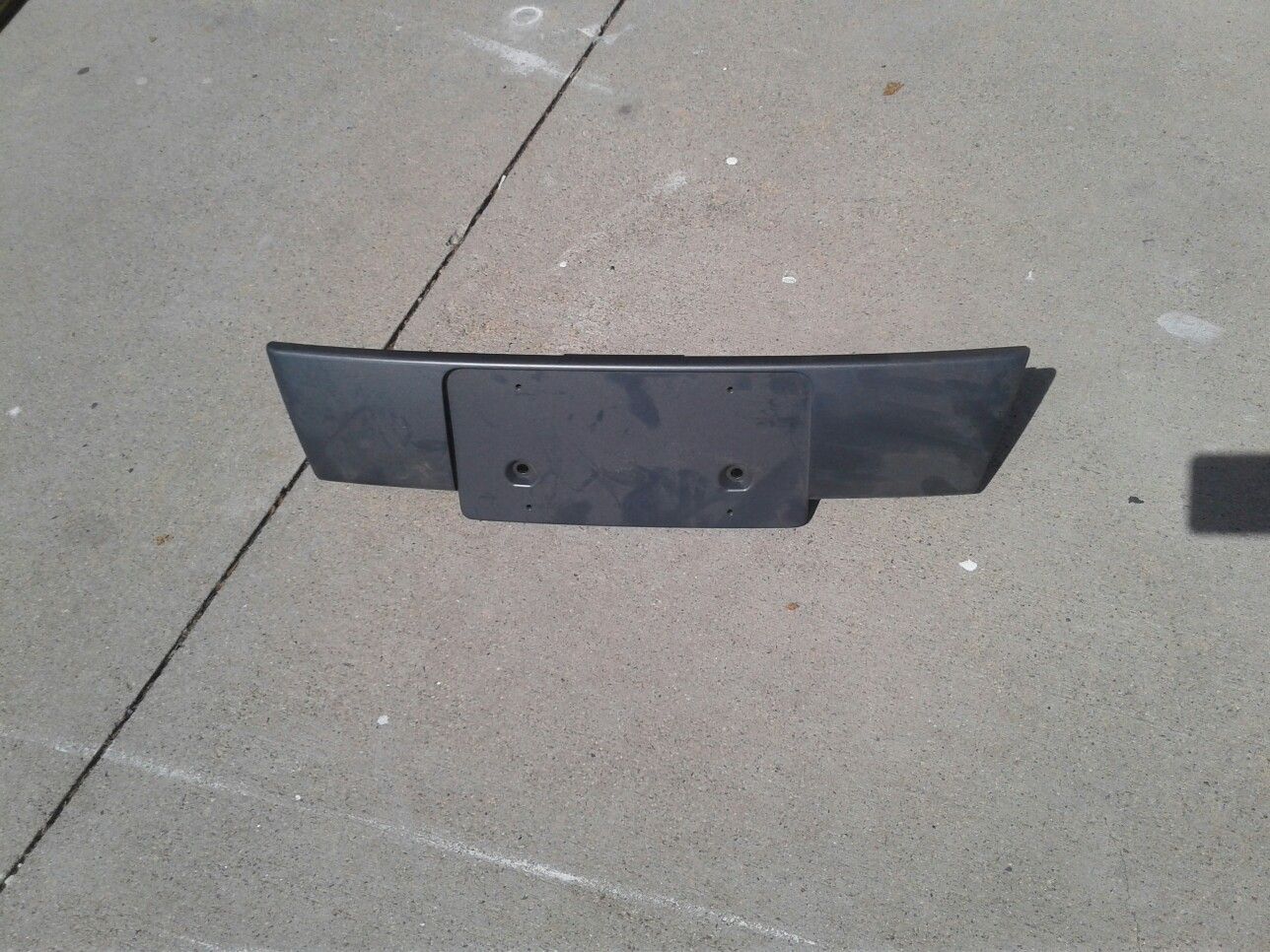 Audi A4 front plate bracket