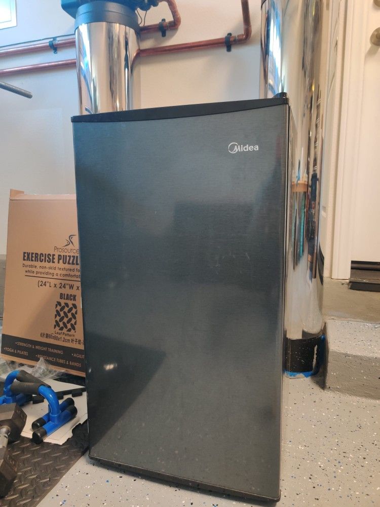 Midea Mini Fridge 3.3 Cu.Ft