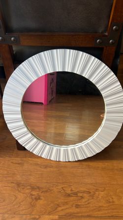 Round mirror