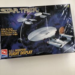 AMT ERTL Star Trek U.S.S. Enterprise Flight Display Model Kit