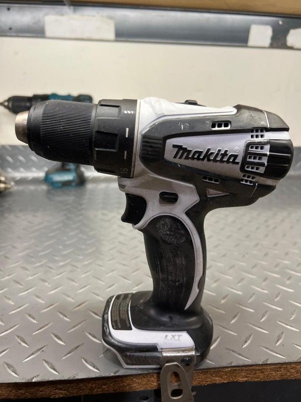MAKITA 18V CORDLESS VARIABLE SPEED DRILL DRIVER TOOL ONLY NEW