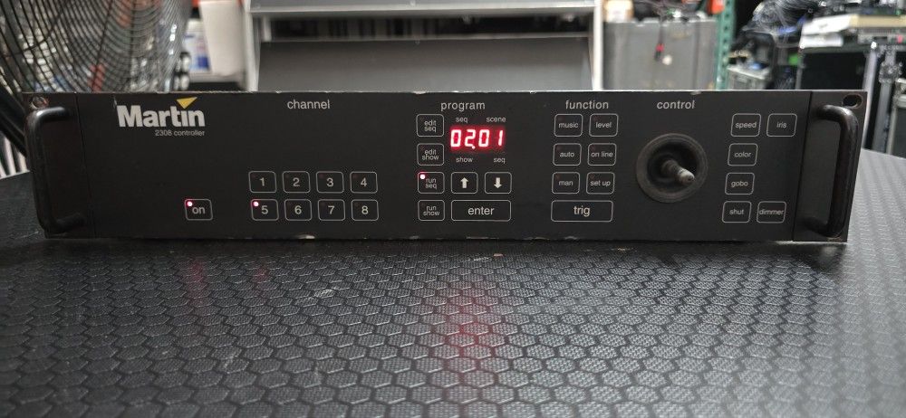 Martín M2208 Controller
