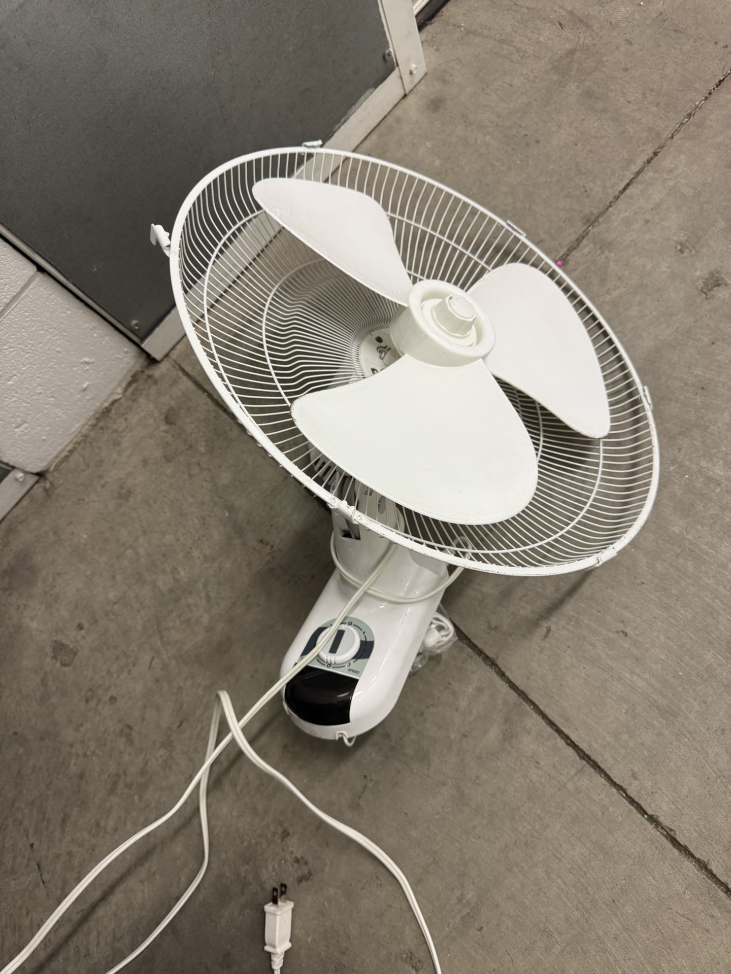 Hurricane 16 Oscillating Fans