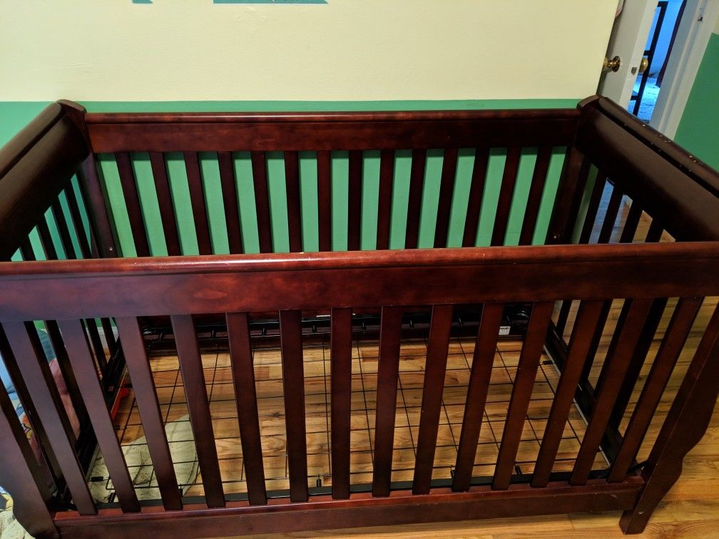 Graco crib and changing table