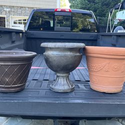 3 Flower Pots With Bases 