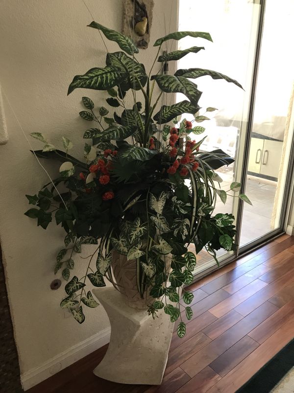 fake plants with stand