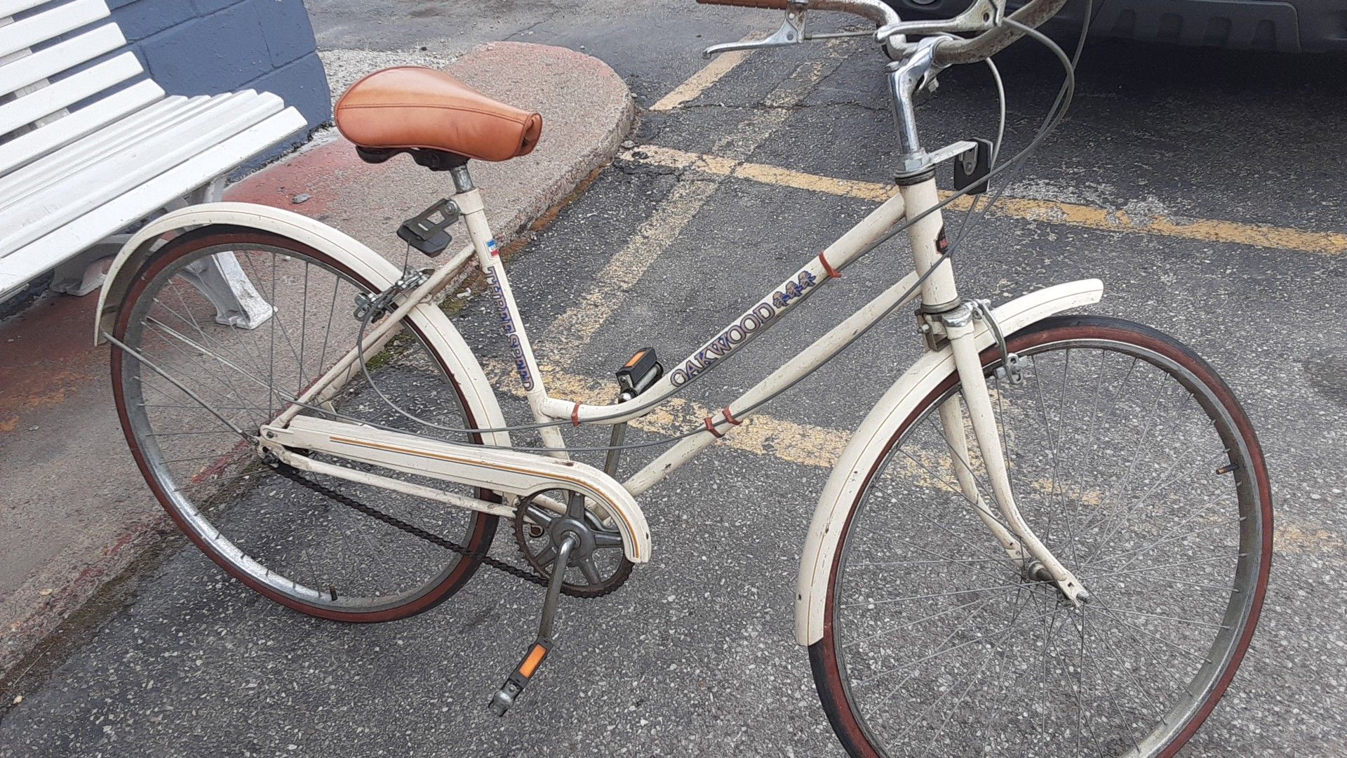 Vintage Huffy Oakwood 3 speed bicycle
