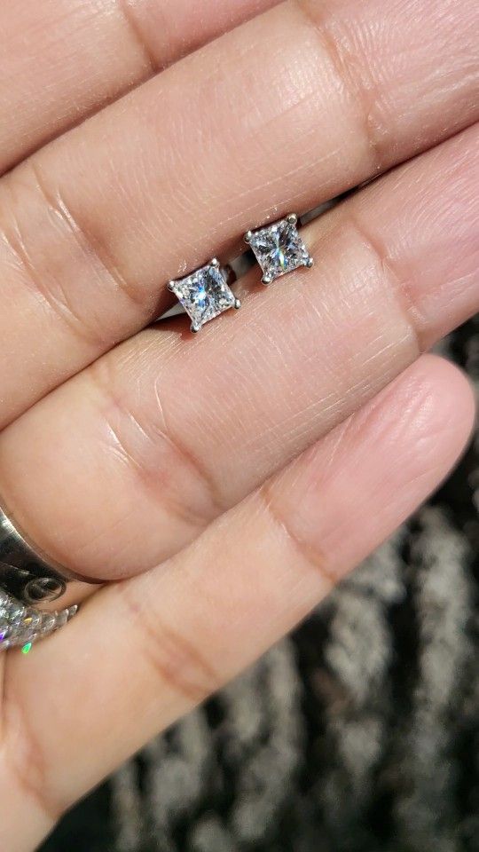 Princess Cut Diamonds Earrings 
