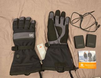 Heated waterproof snow gloves, brand new with tags, never worn