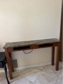 Entry way table