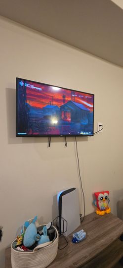3 Flat Screen Smart Tvs (Bundle)