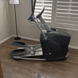 Octane Q35x Elliptical Machine 