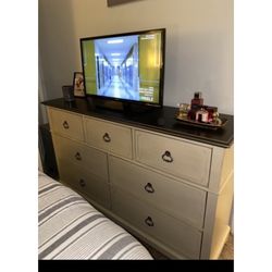 Vintage Mocha Dresser 7 Drawers 