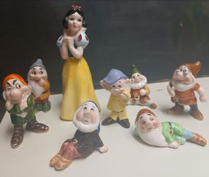 Vintage Walt Disney Productions Snow White & The Seven Dwarfs Porcelain Figurine Set *50.00 Firm*