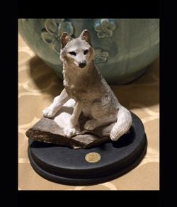 Vintage 1990s Earth Home Grey Wolf Endangered Sculpture.