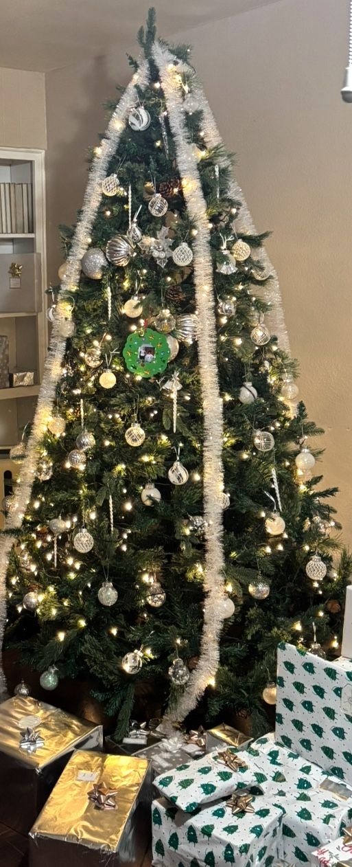 Pre- Lit Christmas Tree 7.5ft