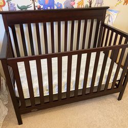 Graco Baby Crib With Sealy Mattress In Great Condition 