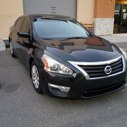 2014 Nissan Altima Dark Blue 4 Door Great Condition Rides Smooth 130k Miles
