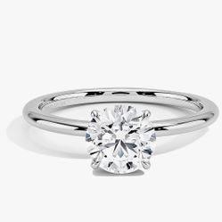 Solitaire 1 Carat Moissanite Ring Size 8 NIB