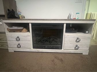 Entertainment center w/electric fireplace