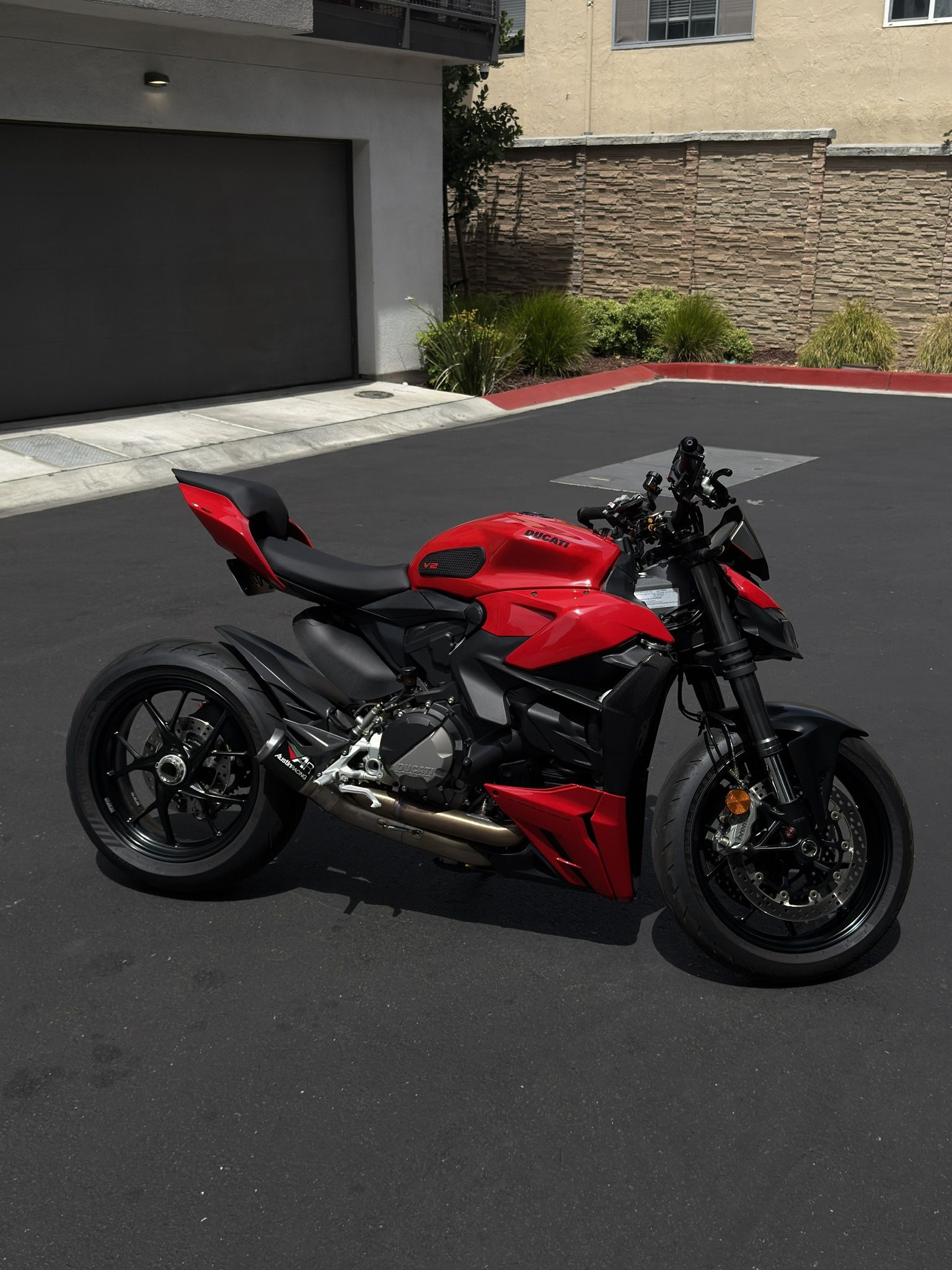 2023 Ducati Streetfighter V2
