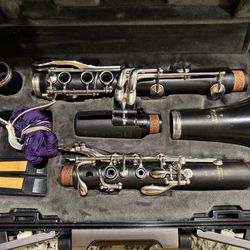 Buffet Crampton E11 Clairnet-Used-Good condition with adjustable stand for sheet music