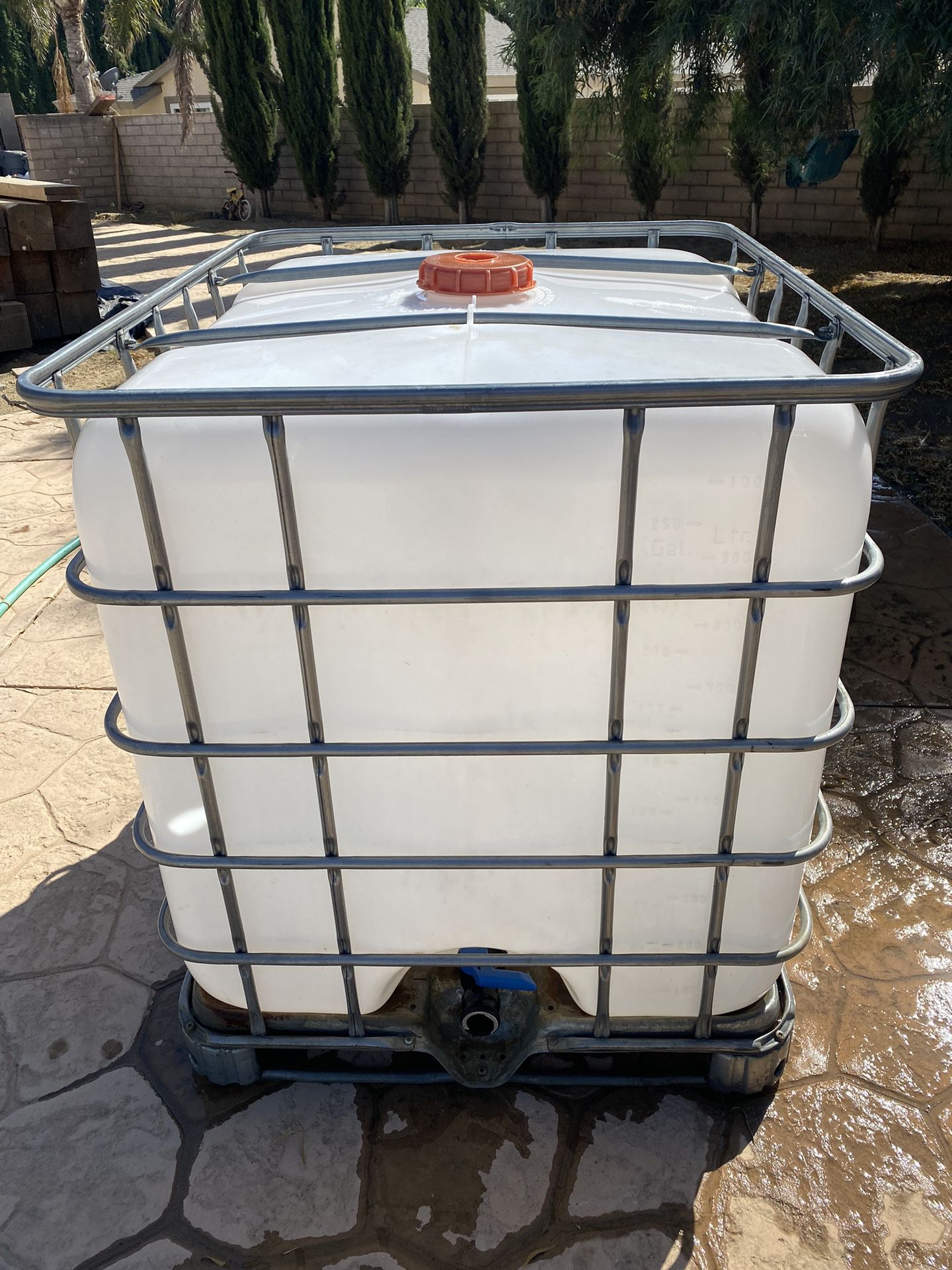 Schutz 250 Gallon Water Tank 260$