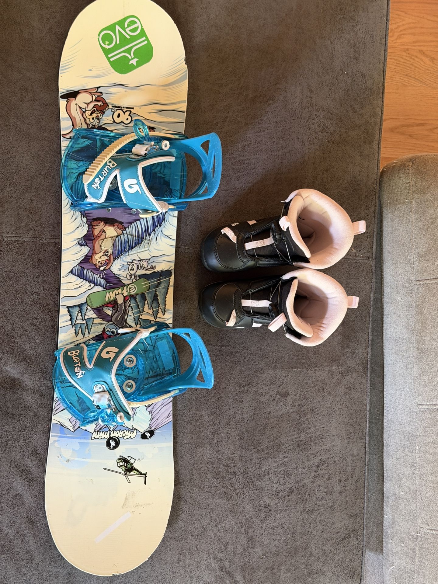 Kids Snowboard 90cm & Boots 10 girls