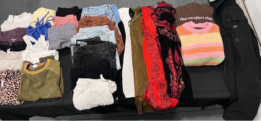 Women’s Used Clothing Bundle - M