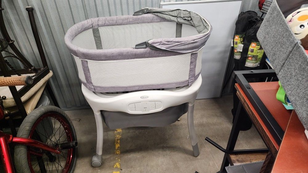 Graco Move N Soothe Bassinet