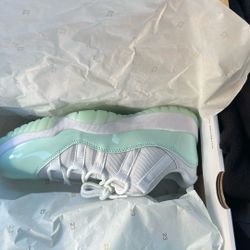Women’s Air Jordan’s 11 Retro Low  7.5