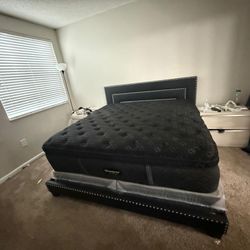 NEW MATTRESS QUEEN SIZE PILLOW TOP BLACK WITH BOX SPRING