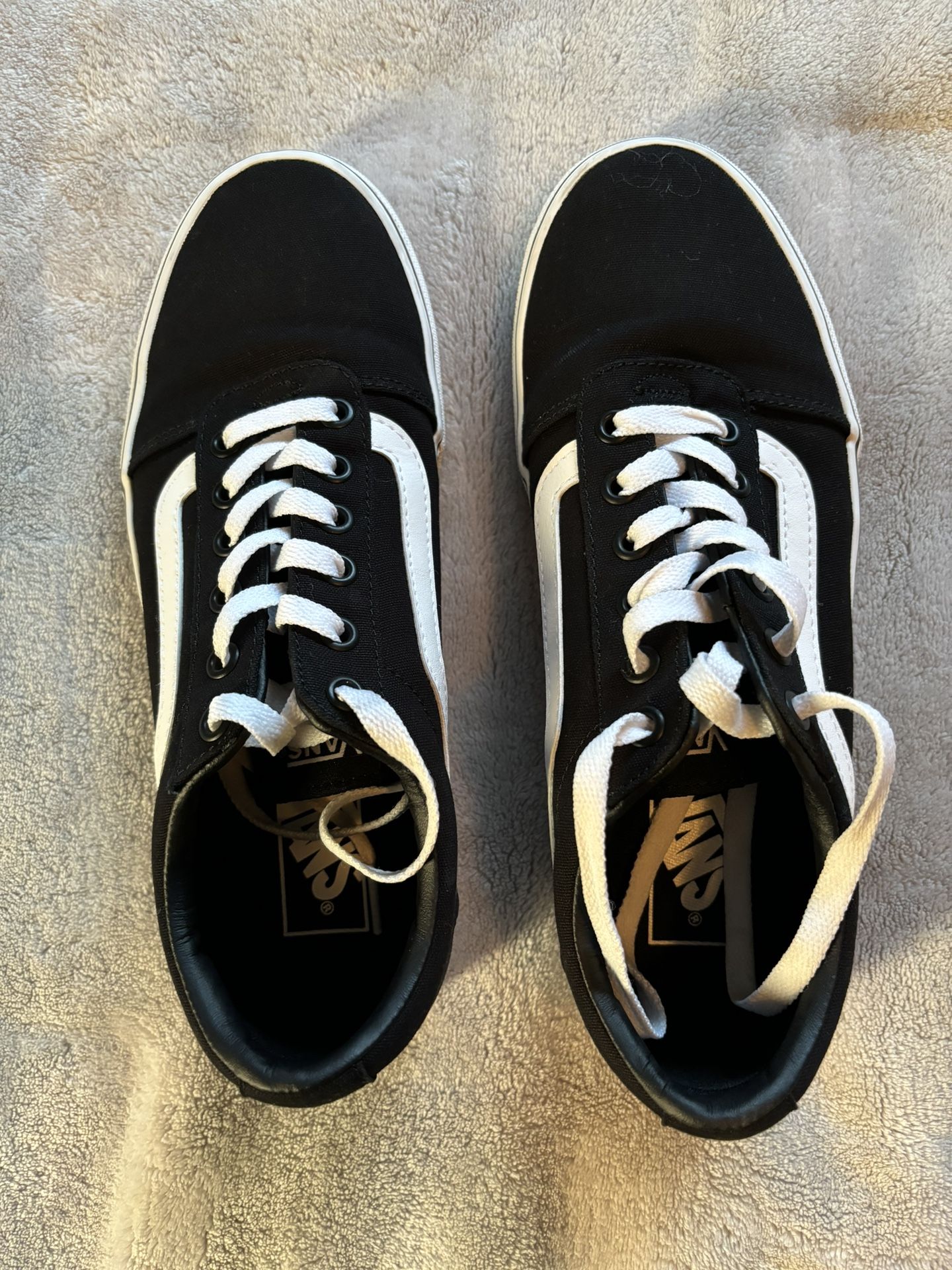 Women’s Vans Ward Size 8.5